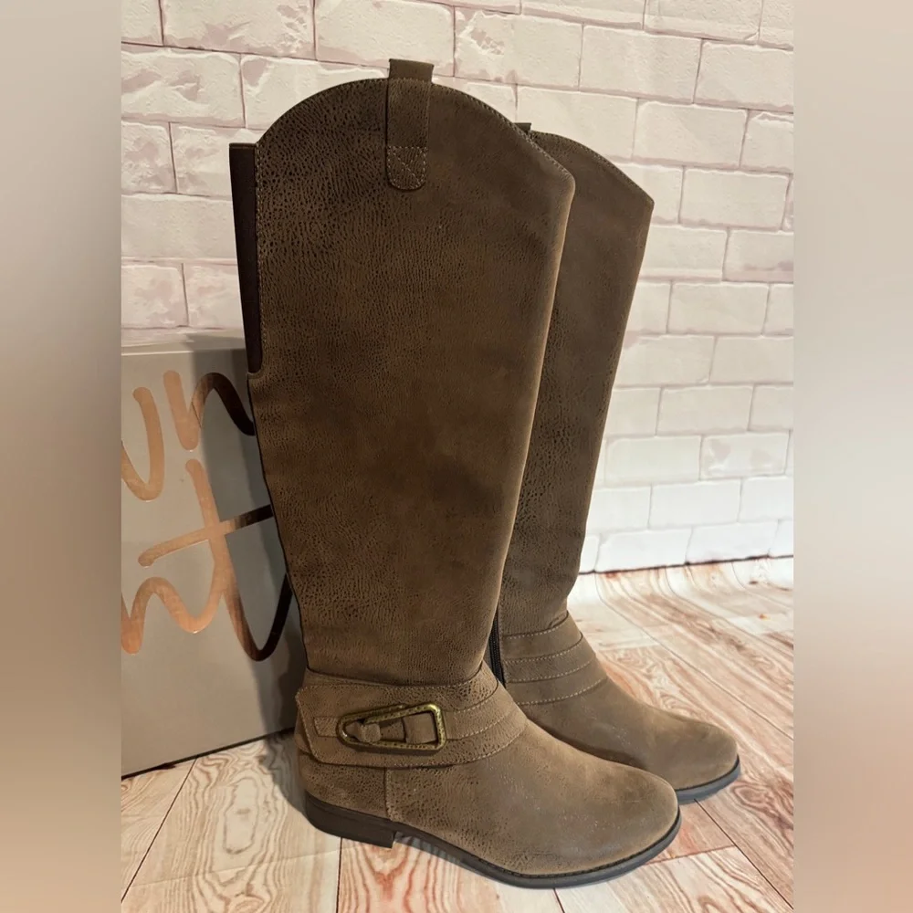 Crown Vintage Brown Knee-High Women's‎ Boots size 8.5 Modern equestrian